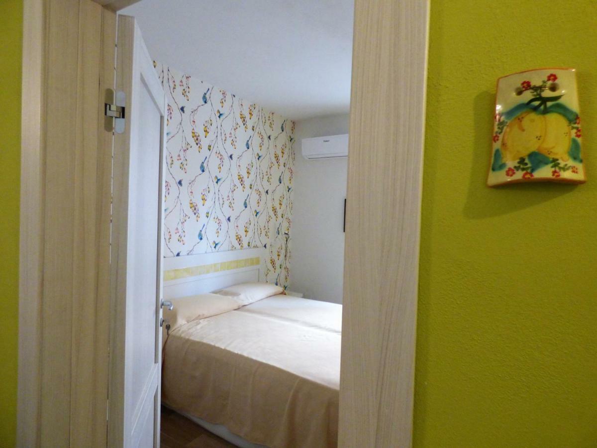 Aramoni B&B 赞布隆内 外观 照片